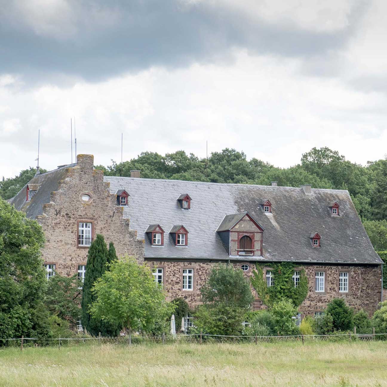 Kloster Schweinheim - Haupthaus und Refektorium